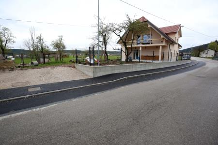 PLOČNIK DOLENJA VAS 03 FOTO LJUBO VUKELIČ